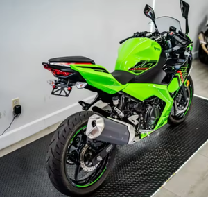 Motocicleta deportiva nueva de la edición 400 ABS KRT de 399cc. - Product Image 2