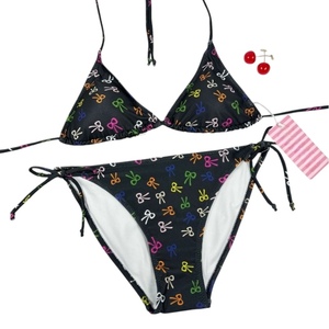 Conjunto de Bikini cómodo con Tirantes ajustables y tejido elástico suave perfecto para las colecciones de baño sol MAR Y Mujer - Product Image 1