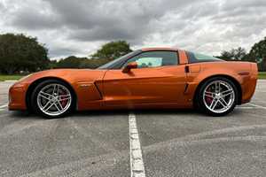 Chevrolet Corvette Z06 2007 d'occasion en bon état, 1 propriétaire, boîte manuelle 6 vitesses, couleur orange atomique métallisé - Product Image 2