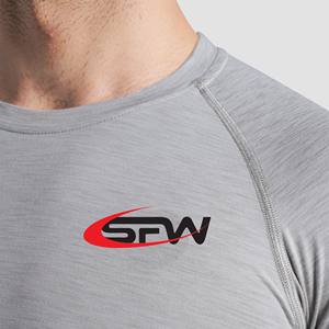 เสื้อรัดกล้ามเนื้อพิมพ์โลโก้ตามสั่งสำหรับผู้ชาย เหมาะสำหรับ MMA BJJ ฝึกซ้อม โต้คลื่น ออกกำลังกาย แห้งเร็ว ป้องกันรังสียูวี รับผลิตแบบ OEM ขายส่ง - Product Image 6