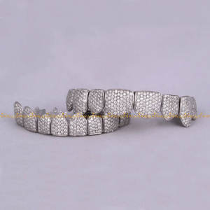 Exclusivos Grillz de Diseñador en Plata de Ley 925 Chapada en Oro con Diamantes Moissanite de 6tcw - Regalo de Boda para un Estilo Único - Product Image 5