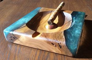 Cenicero de madera de resina epoxi de forma cuadrada de diseño moderno recién llegado Logotipo de Color personalizado portátil para uso en interiores y exteriores decorativo - Product Image 4