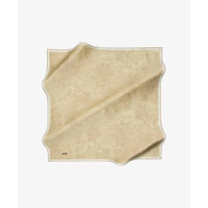 Pañuelo cuadrado de seda beige con estampado de pinceladas - Product Image 1