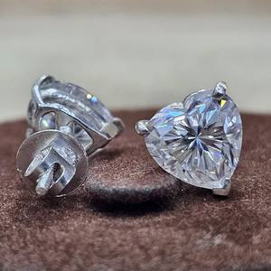 Boucles d'oreilles minimalistes en argent sterling 925 avec pierre précieuse moissanite de couleur VVSD originale, bijoux pour femmes, fabrication artisanale - Product Image 3