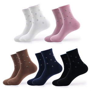 Calcetines de Algodón para Mujer Kikiya - Calcetines Casuales con Estampado Floral y Tejido Transpirable para Uso Diario - Product Image 1