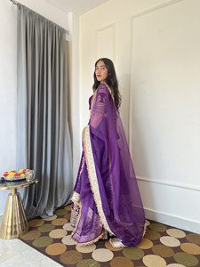 Ensemble Lehenga semi-cousu en faux georgette avec broderie en sequins Zari, chemisier non cousu et dupatta à bordure en dentelle - Product Image 3