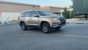 2022 pour T0y0ta Prado avec toit ouvrant et sièges en cuir Diesel Turbo-Moteur Intérieur foncé - Product Image 3