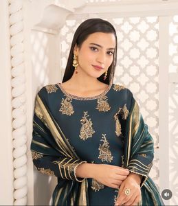 Nuevo trabajo hecho a mano de seda cruda pura de Ssumaira e impreso recto con hermosa Farshi Shalwar Organza Dupatta Anarkali - Product Image 2