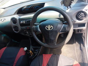 Auto Usado de Calidad a Precio Accesible, Toyota Etios 1.5 Xi 2015, 5 Puertas, Volante a la Derecha - Product Image 4