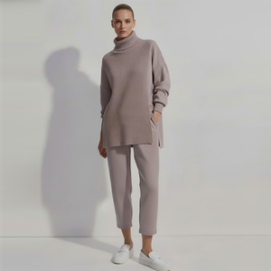 Conjunto de sudadera y Jogger de cuello alto extragrande personalizado para mujer - Product Image 1