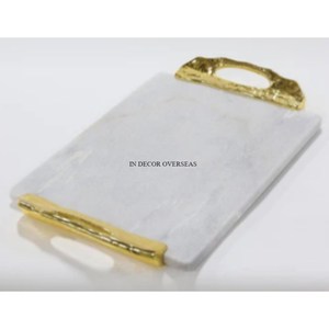 Bandeja de servicio rectangular hecha de mármol blanco de alta calidad estándar de aspecto estándar con asas de metal chapadas en oro para un mejor agarre - Product Image 1