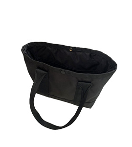 Venta al por mayor de bolsos de mano con logotipo impreso, bolsos de compras baratos hechos de material impermeable a petición de empresas vietnamitas - Product Image 6
