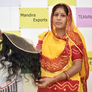 Vente en gros Extensions de cheveux humains cambodgiens vietnamiens ondulés frontaux 13*4 Faisceaux non traités bon marché des vendeurs - Product Image 6