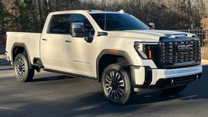 PRECIO DE SUBASTA PARA CAMIONETA SIERRA DENALI DOBLE CABINA 3500 HD ULTIMATE 4X4 DE ALUMINIO USADA, MODELO 2025, EN BUEN ESTADO DE FUNCIONAMIENTO - Product Image 3