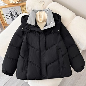 Veste rembourrée en coton d'hiver décontractée pour femmes Design populaire avec col montant caractéristique coupe-vent fermeture à glissière personnalisable en gros - Product Image 6