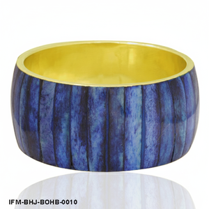 Brazalete de Cuerno con Incrustaciones Azules Hecho a Mano, Hueso Natural y Latón Pulido, Brazalete Ancho, Joyería Étnica Boho Chic para Mujer - Product Image 3