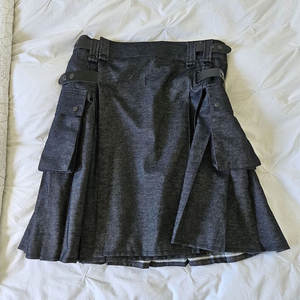 Kilt écossais moderne traditionnel en denim noir de haute qualité pour hommes avec sangles en cuir 2026 - Product Image 1