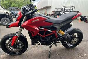LISTA PARA CONDUCIR, ÚLTIMAS OFERTAS 2025 - Motocicleta Deportiva Ducati Hypermotard 939 SP Roja con Franjas Corse en Venta - Product Image 4