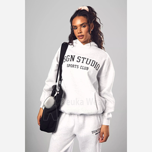 Sudaderas con capucha informales bordadas GSM 400 para mujer con 80% Algodón 20% poliéster hombros caídos sudaderas con capucha de gran tamaño - Product Image 1