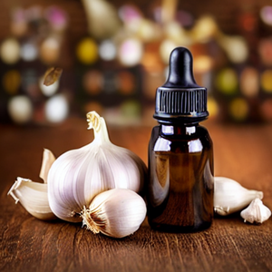 Huile essentielle d'ail 100% naturelle, non diluée et pure pour les soins de la peau et des cheveux | Fournisseur en gros en vrac pour les formulations cosmétiques - Product Image 1