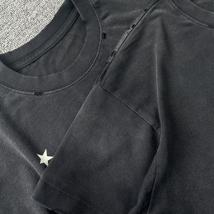 เสื้อยืดผู้ชายทรงหลวมแบบดรอปโชว์เดอร์ ผ้าเจอร์ซีย์เนื้อนุ่ม น้ำหนักเบา 230 กรัม ผ้าฝ้าย 100% คุณภาพสูง ฟอกสีสไตล์วินเทจ - Product Image 4