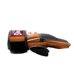 ถุงมือฝึกซ้อม MMA สำหรับฝึกต่อสู้แบบ Grappling รุ่นขายดี สำหรับฝึกซ้อมคิกบ็อกซิ่ง  ทำจากหนังวัวแท้  แบบเปิดฝ่ามือ  ปิดด้วยแถบตีนตุ๊กแก - Product Image 5