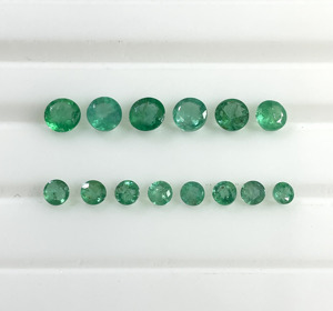 Esmeralda Zambiana 100% Natural, Corte Redondo, Color Verde Claro, 3.5-5.0mm, Gema Suelta de Alta Calidad para Joyería al Mejor Precio - Product Image 1