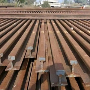 Chatarra de riel usada R50/R65 a la venta | Chatarra de vía férrea de alta calidad para reciclaje | Suministro a granel - Product Image 1
