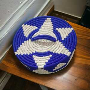 Venta al por mayor decoración del hogar tejido a mano Natural Beige y azul Color Sabai hierba mimbre hecho a mano cesta Natural Chapati cesta con tapa - Product Image 1