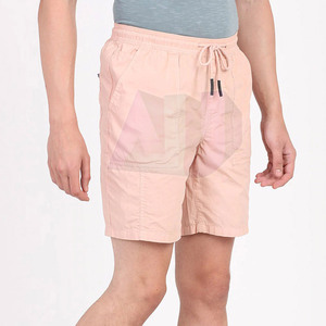 Shorts décontractés pour hommes en mélange de coton offrant un confort léger avec une coupe décontractée, idéal pour les promenades en plein air avec un look simple et propre - Product Image 2