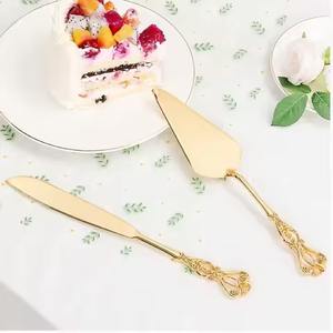 Gold Minimal Set of Two Cake Server Set Wedding Cake Grabado Set para fiestas de cumpleaños y eventos - Product Image 3