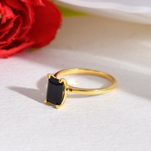 Anillo de Compromiso de Circonita Cúbica con Corte Esmeralda, Chapado en Rodio Clásico, Hecho a Mano, con Certificado de Terceros, Plata de Ley - Product Image 4