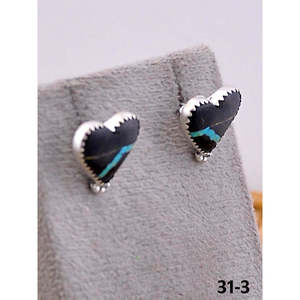 Boucles d'oreilles clous tendance en forme de cœur, en argent sterling et turquoise, plaqué or rose, avec serti clos, fabriquées à la main au sud-ouest - Product Image 3