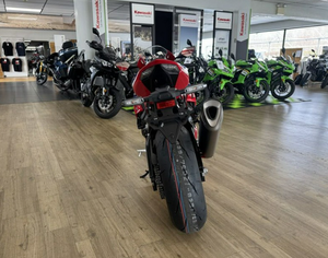 EL MÁS VENDIDO PARA 2026: NUEVA MOTOCICLETA DEPORTIVA HONDA CBR1000RR-R SP + GARANTÍA TRANSFERIBLE DE KILOMETRAJE ILIMITADO. 1 AÑO INCLUIDO - Product Image 3