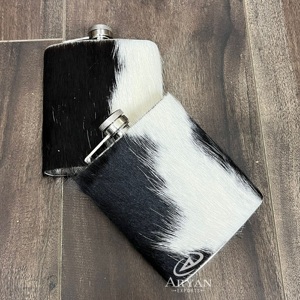 Petaca de licor de 8oz de cuero de vaca rústica duradera de diseño elegante Petaca de acero inoxidable de cuero genuino ecológica de lujo - Product Image 1