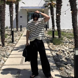 NH67 T-shirt en tricot à manches courtes de qualité supérieure avec motif de rayures aérées offrant une option élégante et respirante pour un usage quotidien confortable - Product Image 3