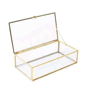 Boîte à bijoux en métal de style classique avec système de verrouillage sécurisé pour stocker des bagues précieuses, des boucles d'oreilles et des pièces délicates - Product Image 4