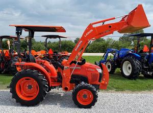 Modelo de tractor Kubota L2501 de 25HP con cargador frontal y implementos de retroexcavadora adjuntos - Product Image 2