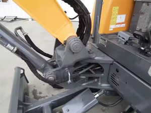 Gebrauchte CX 26C Mini bagger mit 3-7 Tonnen Betriebs gewicht 5 Tonnen Schaufel und Pumpe Neuzustand Crawler Typ