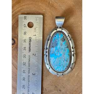 Colgante Wydell Billie de Turquesa Natural Azul con Engaste de Bisel en Plata de Ley - Product Image 3