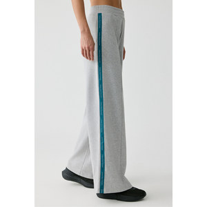 กางเกงเอวสม็อคขาบานพิมพ์ลายข้างตัวสำหรับผู้หญิง Urban Beat Bethania รุ่น Relaxed ไซส์ M - Product Image 4