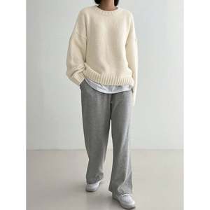 Pull en tricot à col rond à épaules tombantes surdimensionné noir pour femmes pour l'automne et l'hiver - Product Image 4