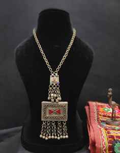 Conjunto de collar con colgante de cadena con cuentas elegante tradicional para mujeres y niñas para bodas y fiestas - Product Image 6