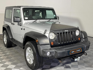 รถจี๊ปแรงเลอร์ ปี 2010 รุ่น 3.8 ซาฮาร่า 2 ประตู เกียร์ออโต้ พวงมาลัยขวา คุณภาพดี ราคาประหยัด มือสอง - Product Image 3