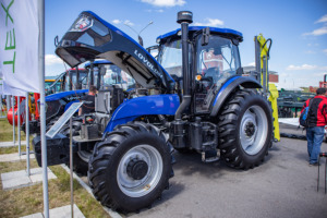 Tractor Compacto Lovol de 50 CV con Tracción en las 4 Ruedas y Cargador Frontal, Tractor Agrícola Eficiente para Labranza, Arado y Cosecha - Product Image 5