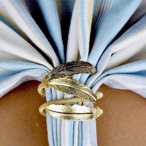 Anneaux de serviette bleus perlés dorés faits à la main, décor de table de mariage écologique, conception personnalisée, en vrac et en gros disponibles - Product Image 6
