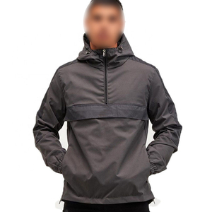 Veste coupe-vent à capuche pour homme, style urbain, meilleur prix, avec logo personnalisé sur le devant, respirante, fermeture éclair, pour l'hiver et les activités de plein air - Product Image 1