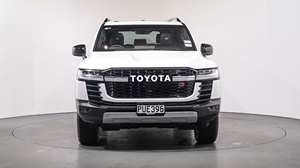 (H&S) รถยนต์มือสอง ปี 2023 โตโยต้า แลนด์ ครุยเซอร์ LC300 GR Sport 225 กิโลวัตต์ รถ SUV มือสอง สภาพดี - Product Image 2