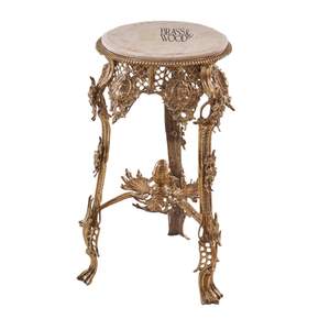 Mesa Auxiliar Redonda de Latón Antiguo de Lujo con Tapa de Mármol Beige y Detalles Tallados a Mano en Estilo Rococó para Decoración de Palacios - Product Image 1