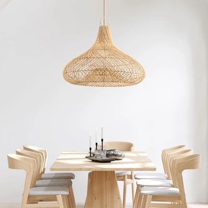 Elegante lámpara colgante de ratán Enigma Natural hecha a mano, diseño Interior moderno único, de bombilla E26 Base, pequeña altura ajustable - Product Image 3